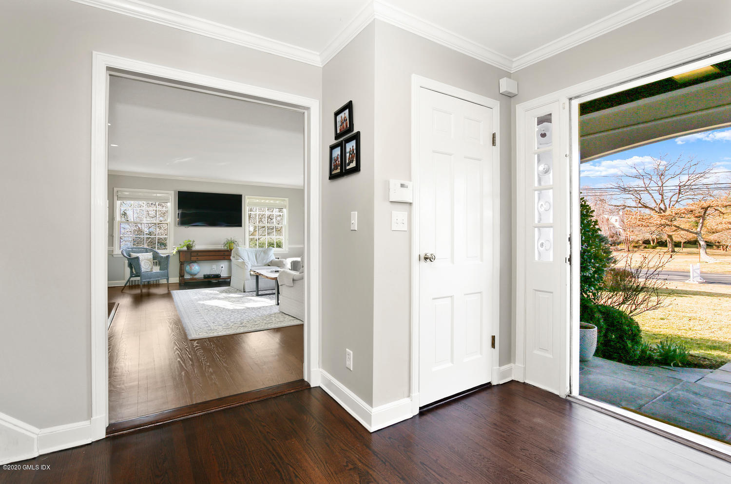 7 Highgate Road Riverside, CT 06878 - Photo 4 of 34 a view of a living room