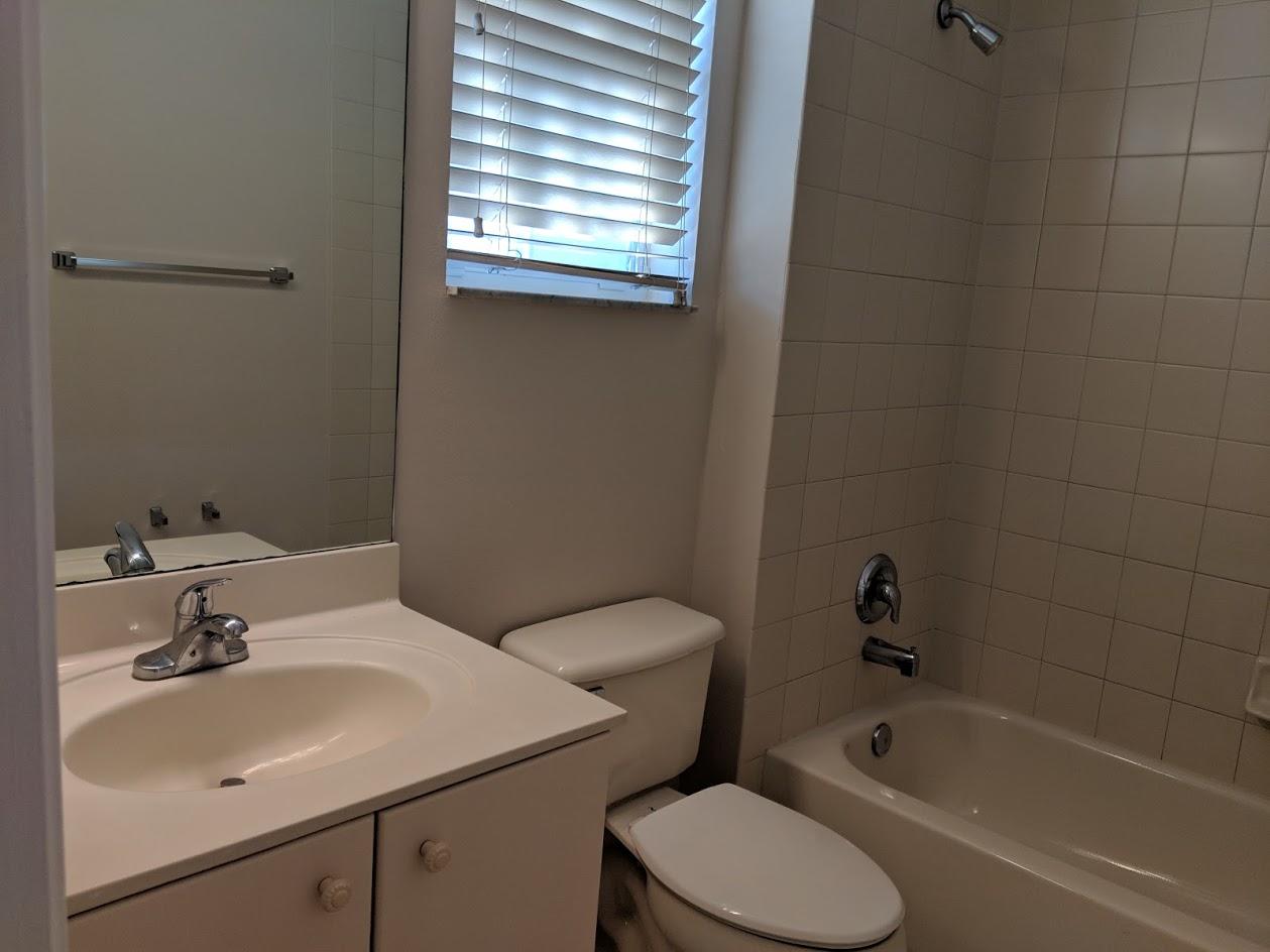 3026 Laurel Ridge Circle Riviera Beach, FL 33404 - Photo 12 of 14 V5NJQD~1