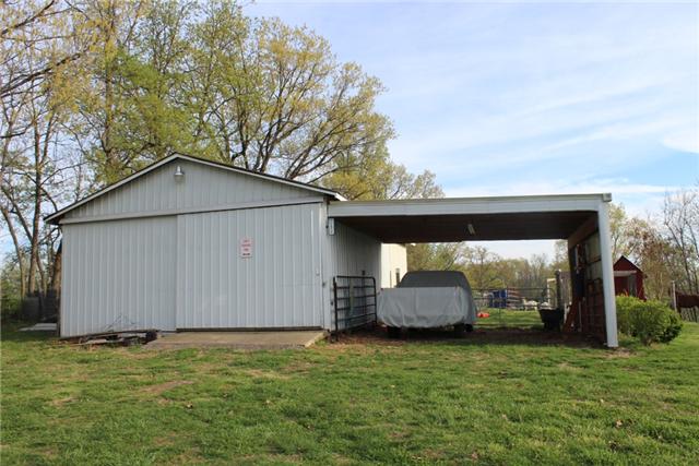 4910 Vincion Road Murfreesboro, TN 37130 - Photo 4 of 20 Shop/barn with 800 sq. ft. with electricity.