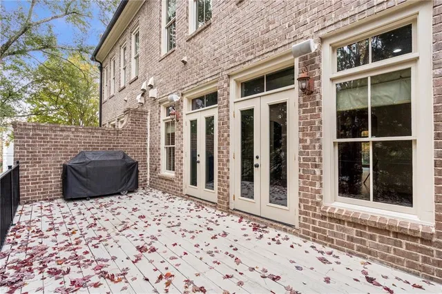 a view of a entryway of a building