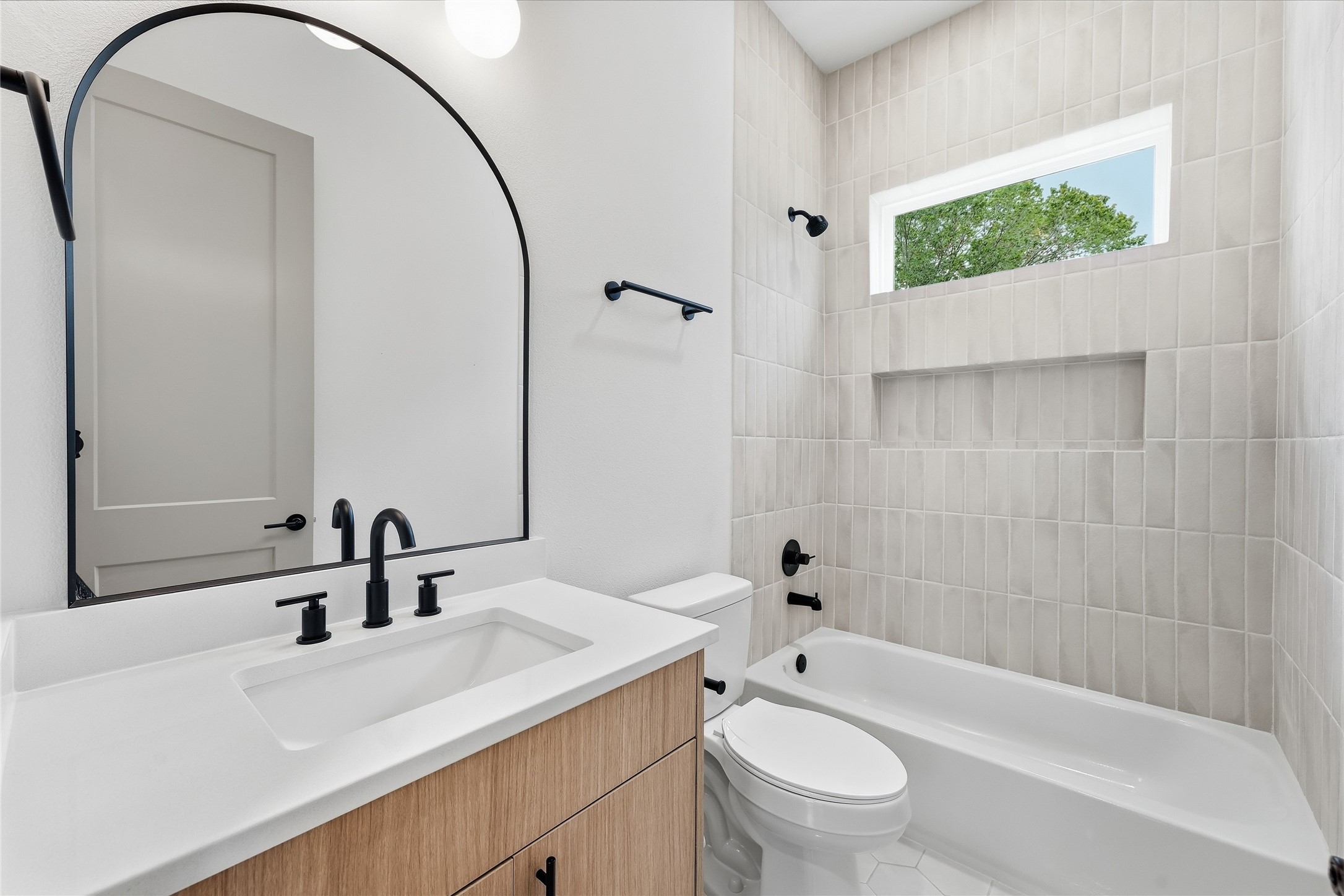 2953 Delafield Street Houston, TX 77023 - Photo 22 of 42 Secondary Bathroom