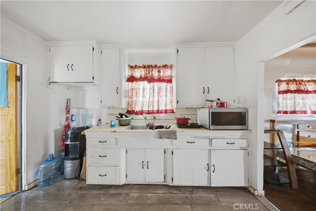 511 North Chester Avenue Compton, CA 90221 - Photo 5 of 9