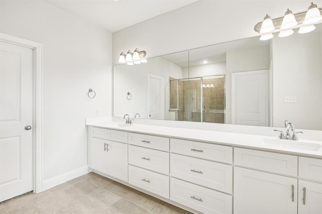 912 Heart Reef Road Plano, TX 75075 - Photo 10 of 20 a bathroom with double sink and a mirror