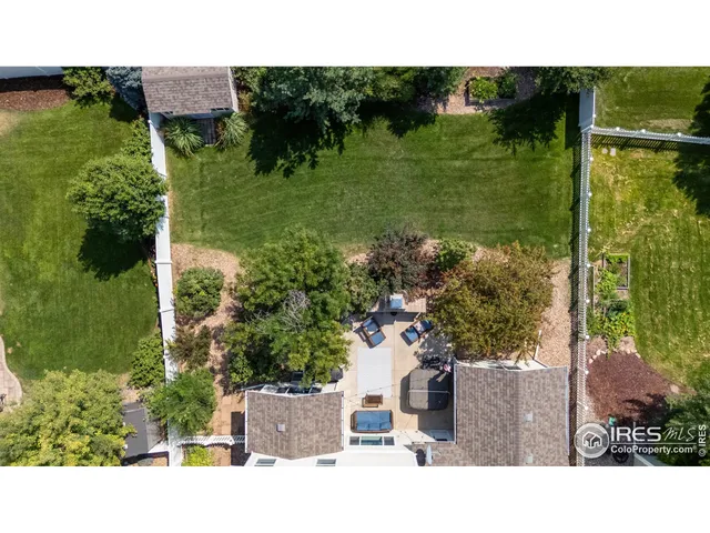 a black and white photo of a house