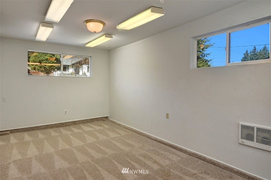 5901 Fleming Street Everett, WA 98203 - Photo 11 of 26