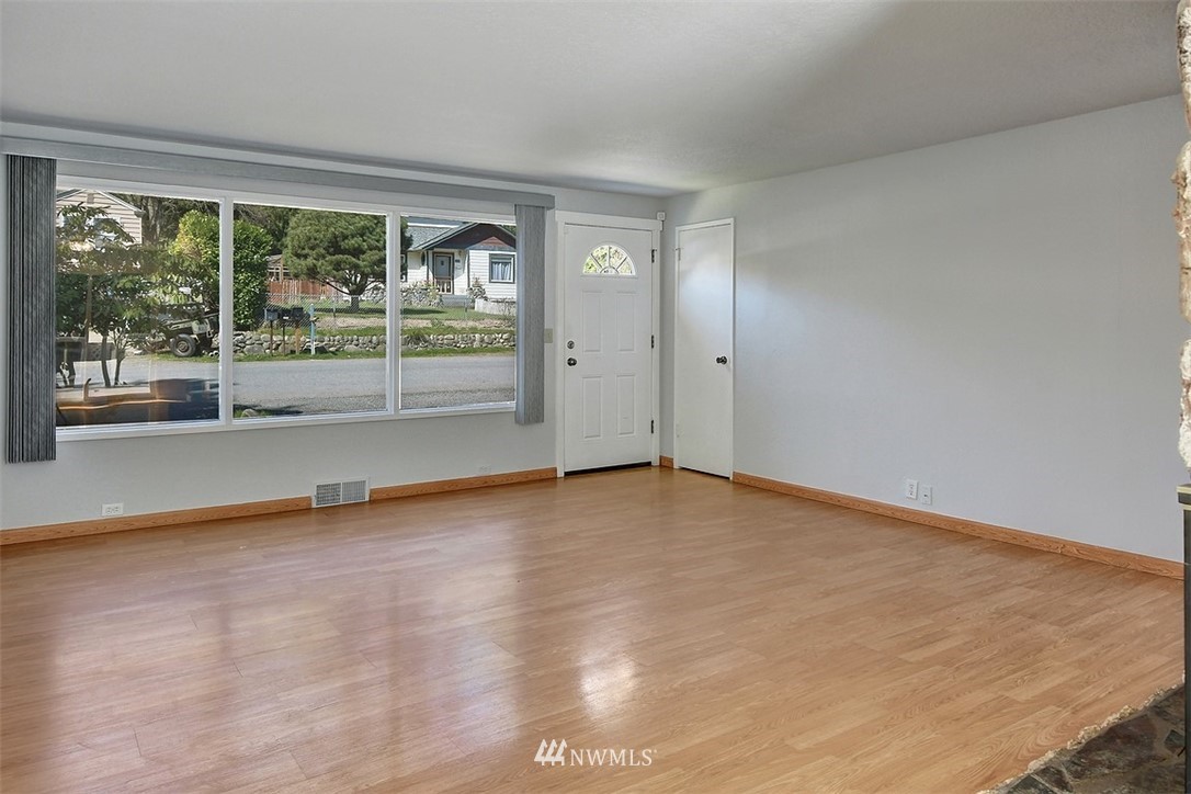 5901 Fleming Street Everett, WA 98203 - Photo 3 of 26