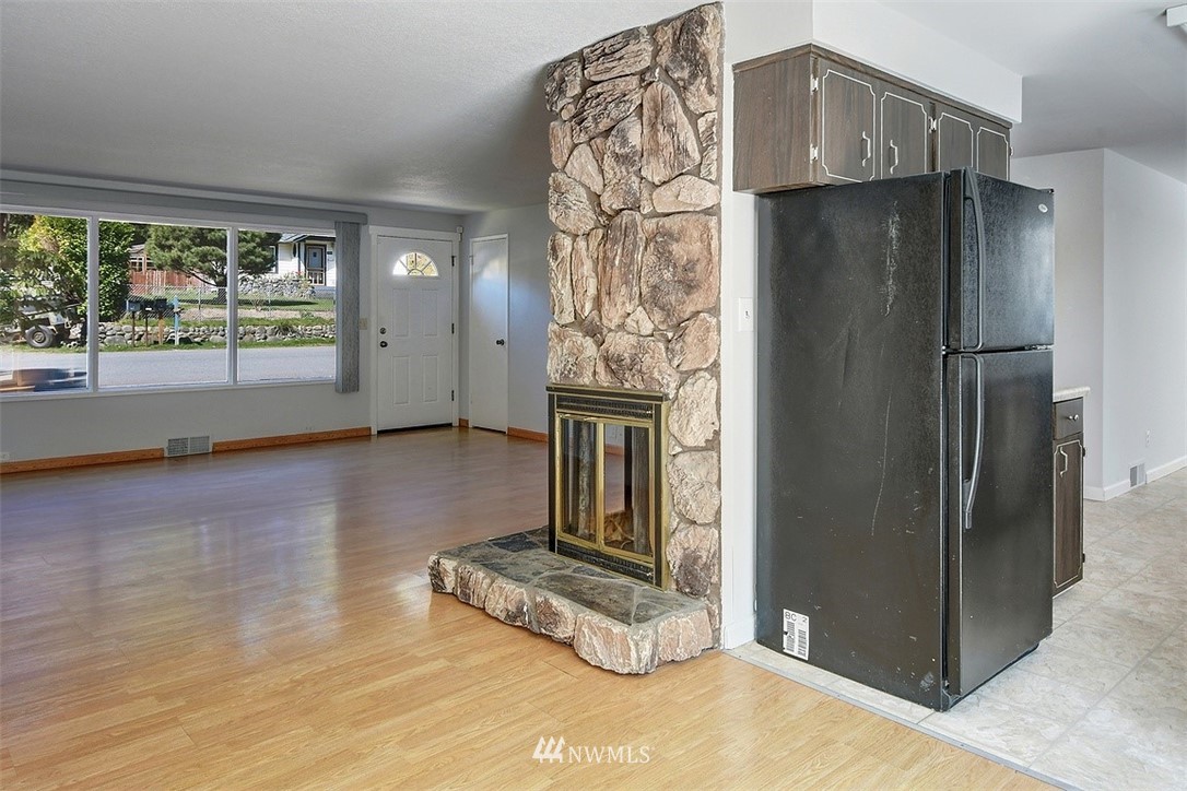 5901 Fleming Street Everett, WA 98203 - Photo 4 of 26