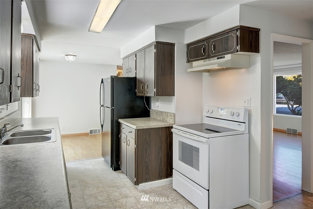 5901 Fleming Street Everett, WA 98203 - Photo 7 of 26