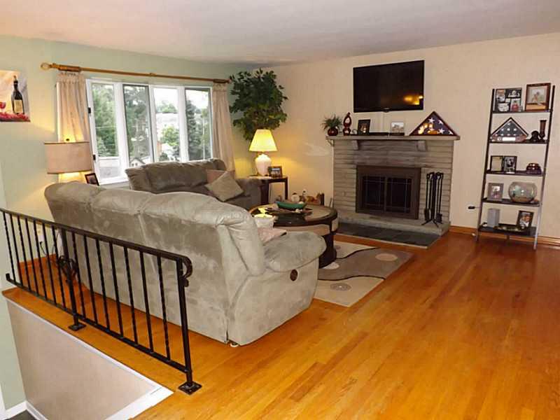 67 Midway Drive McKees Rocks, PA 15136 - Photo 5 of 23 Living Room.
