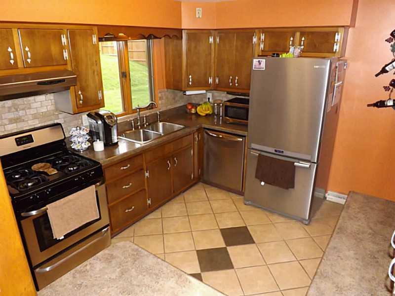 67 Midway Drive McKees Rocks, PA 15136 - Photo 7 of 23 Kitchen.