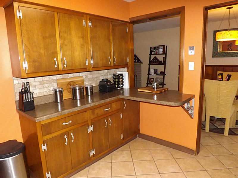67 Midway Drive McKees Rocks, PA 15136 - Photo 9 of 23 Kitchen.