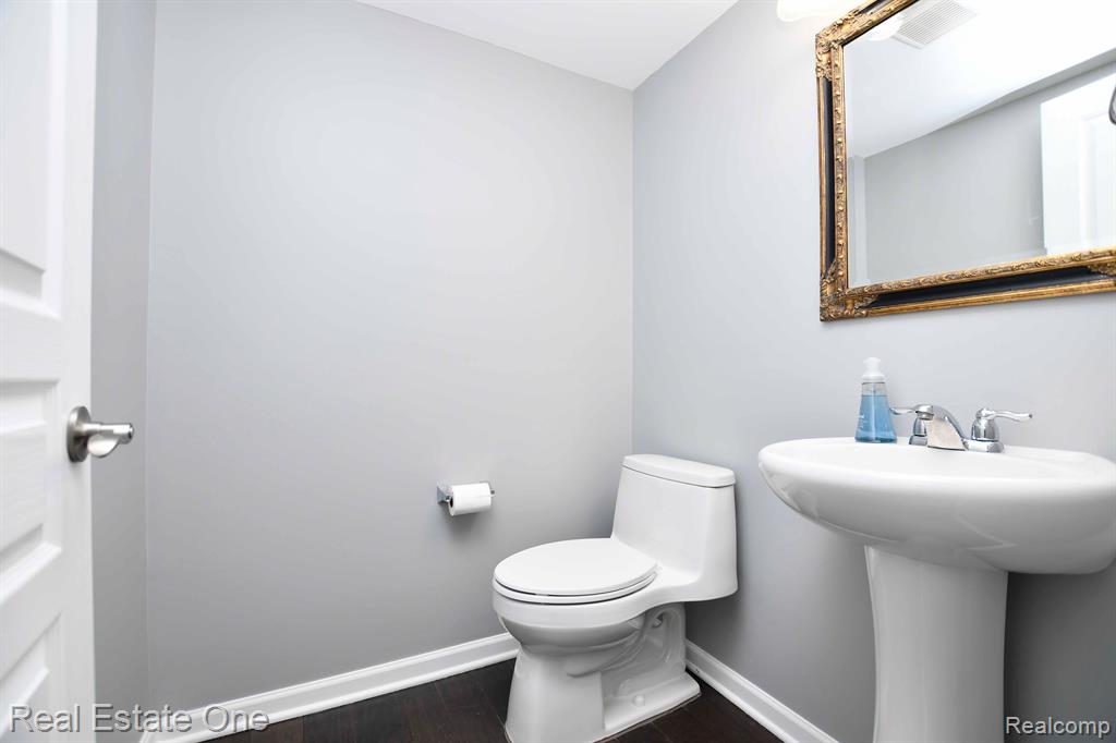 317 Glenhurst Boulevard Rochester, MI 48307 - Photo 14 of 28