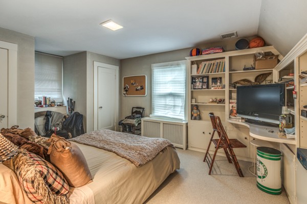 22 Pickwick Road Marblehead, MA 01945 - Photo 9 of 13