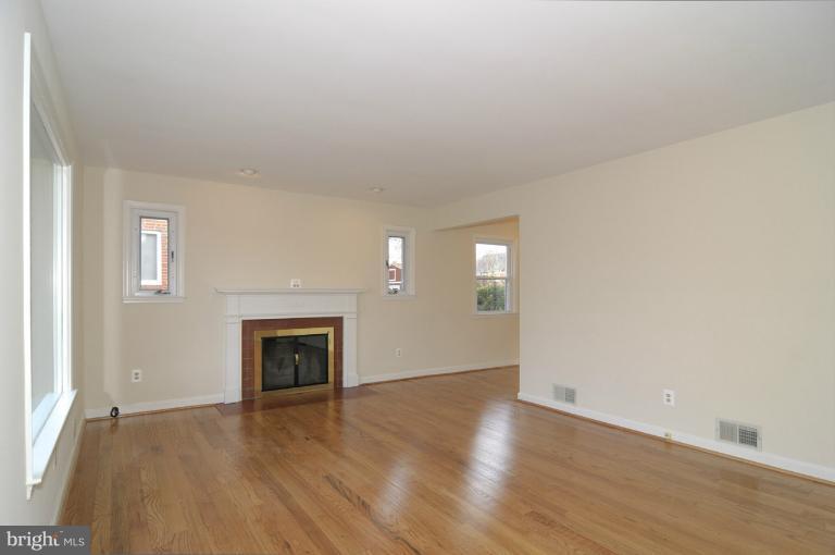 2422 Eccleston Street Silver Spring, MD 20902 - Photo 14 of 24 Living Room