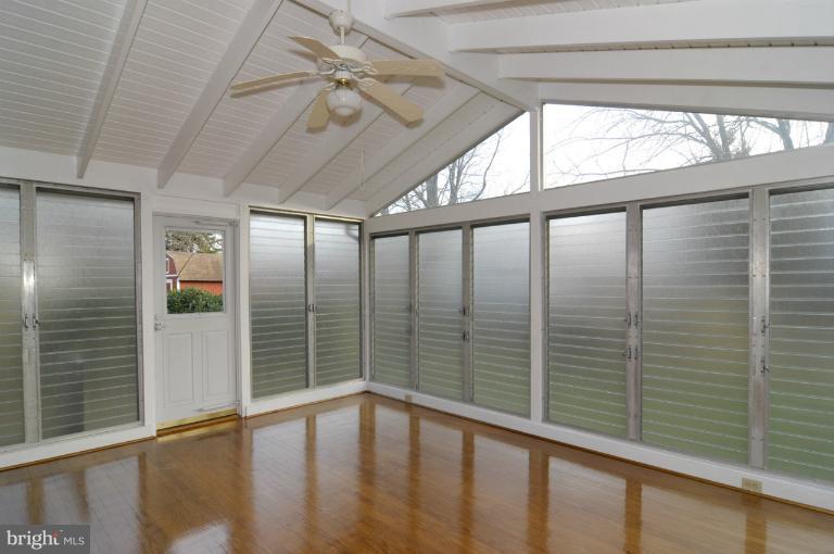 2422 Eccleston Street Silver Spring, MD 20902 - Photo 10 of 24 Sunroom
