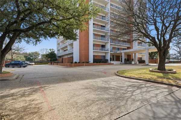$315,000 | 4924 Cobbs Drive, Unit 9C, Waco, TX 76710