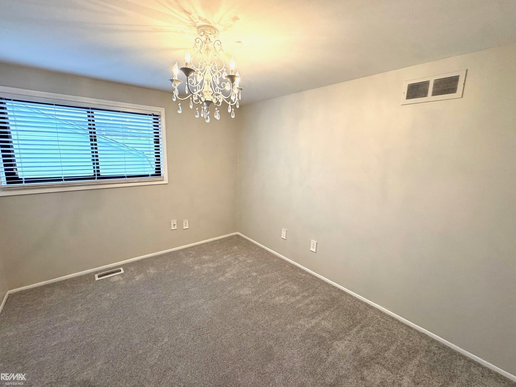 47550 Barbara Road Macomb, MI 48044 - Photo 12 of 19 50192203-cdd12828-b8fd-4cd7-bf0c-36ba3e0ea2b0.JPG