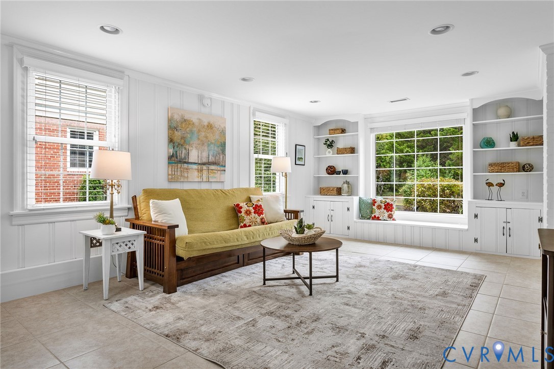 1100 Skipwith Road Henrico, VA 23229 - Photo 14 of 34 a living room with furniture and a large window