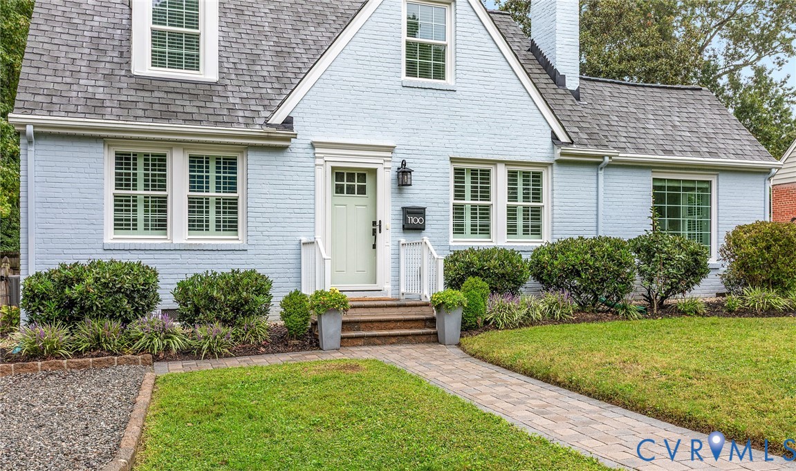 1100 Skipwith Road Henrico, VA 23229 - Photo 2 of 34 a front view of a house with a yard