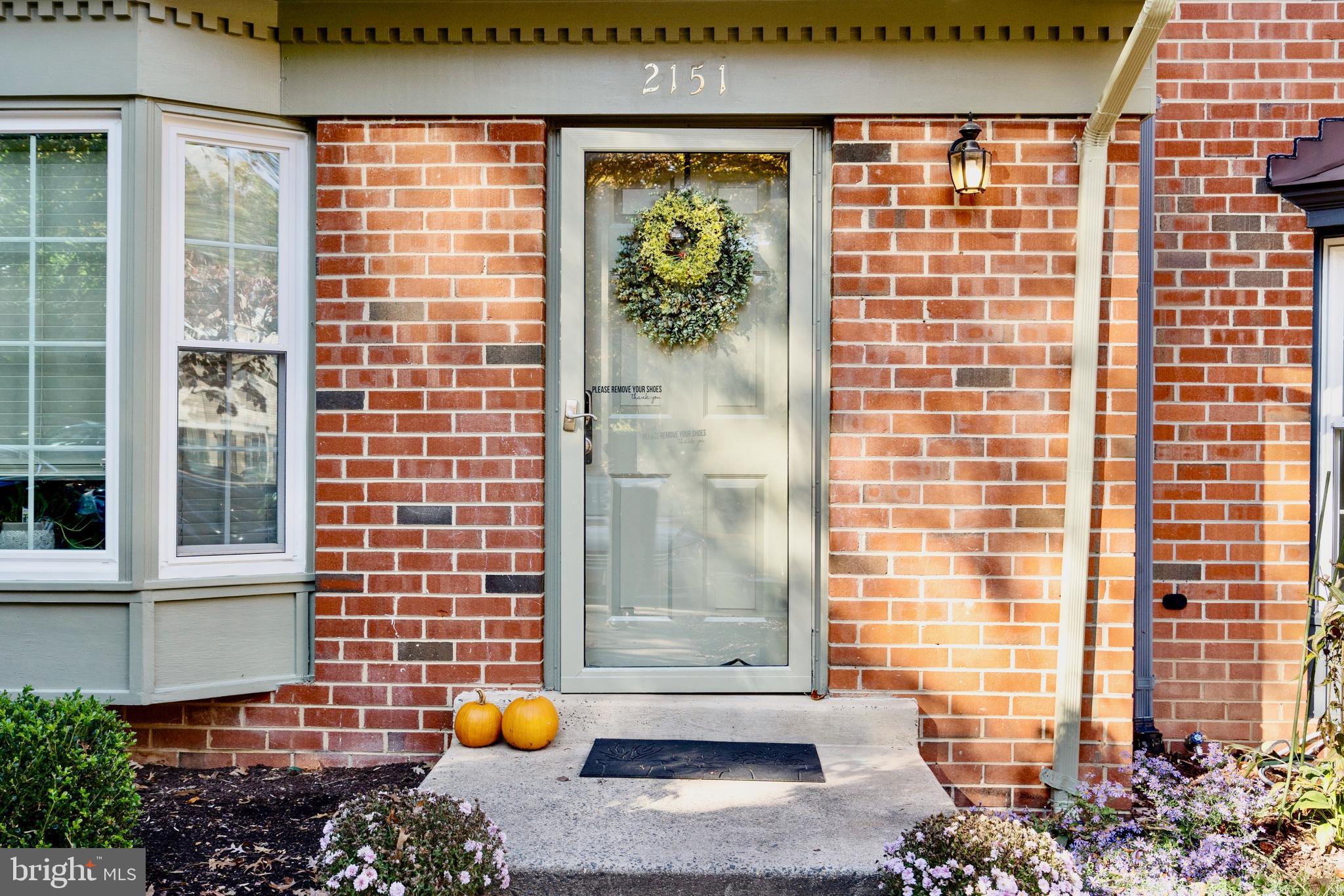 2151 Pond View Court Reston, VA 20191 - Photo 4 of 38 Inviting entry