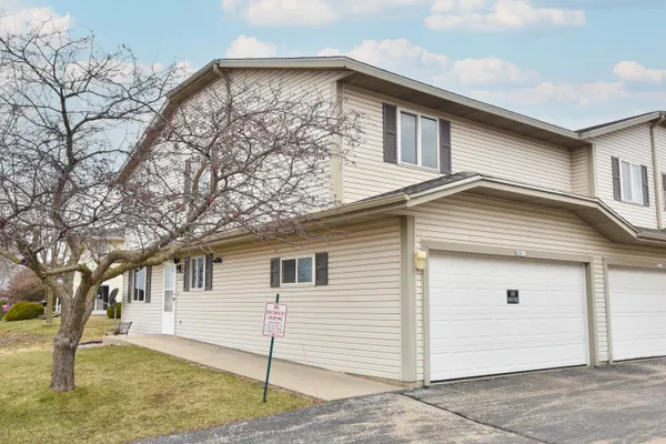 $259,900 | 638 Beaus Bay, Unit 1, Slinger, WI 53086