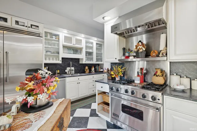 $438,900 | 437 East Beardsley Avenue, Elkhart, IN 46514