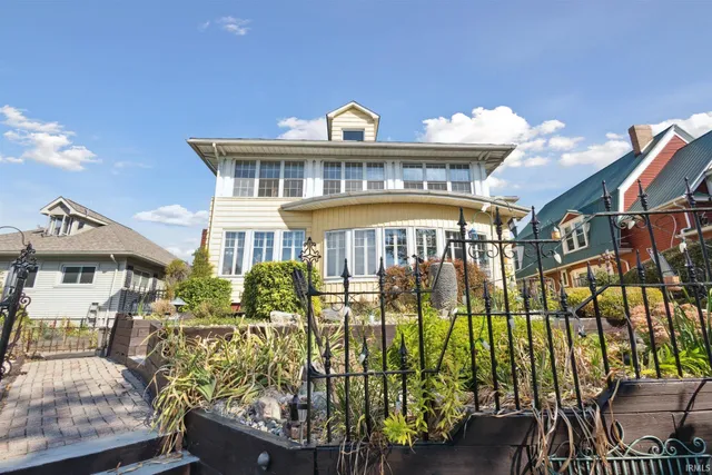 $438,900 | 437 East Beardsley Avenue, Elkhart, IN 46514