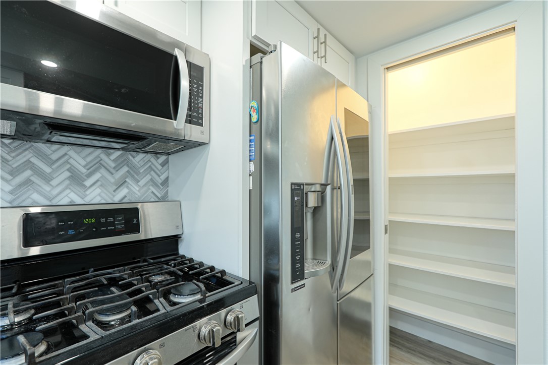 1663 Ramona Avenue Grover Beach, CA 93433 - Photo 5 of 28 Kitchen