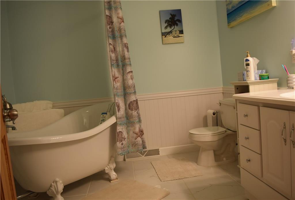 971 Haul Road Burgettstown, PA 15021 - Photo 17 of 25 Master Bath