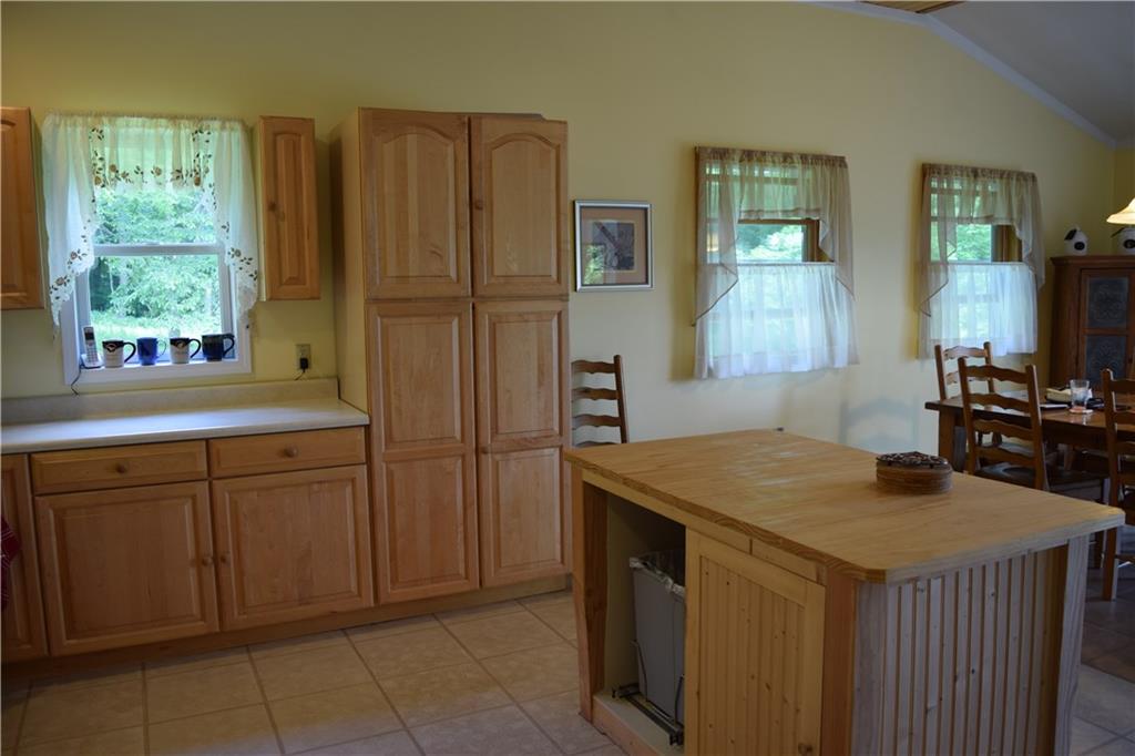 971 Haul Road Burgettstown, PA 15021 - Photo 9 of 25 Kitchen/Dining Room