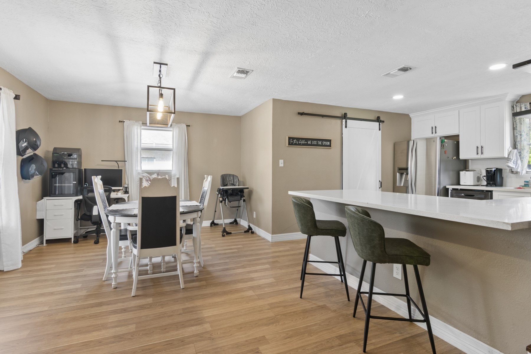 8205 Arrowhead Lane Houston, TX 77075 - Photo 7 of 17 Kitchen/dining room