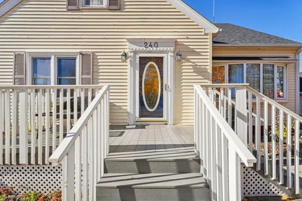 $329,900 | 240 South Meridian Street, Belle Plaine, MN 56011