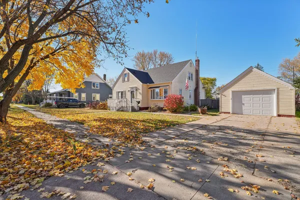 $329,900 | 240 South Meridian Street, Belle Plaine, MN 56011