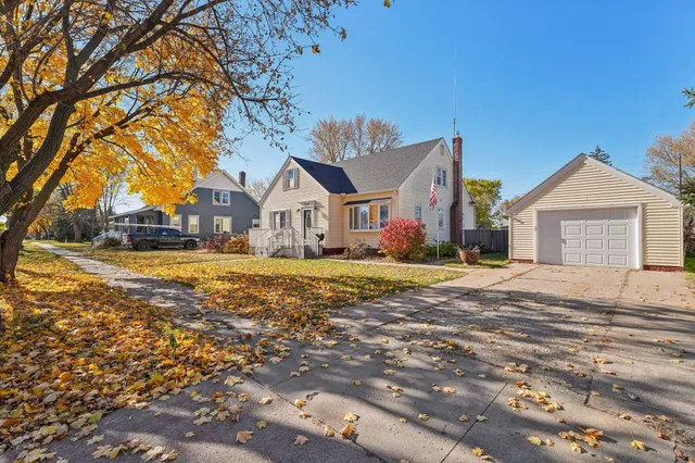 $341,900 | 240 South Meridian Street, Belle Plaine, MN 56011