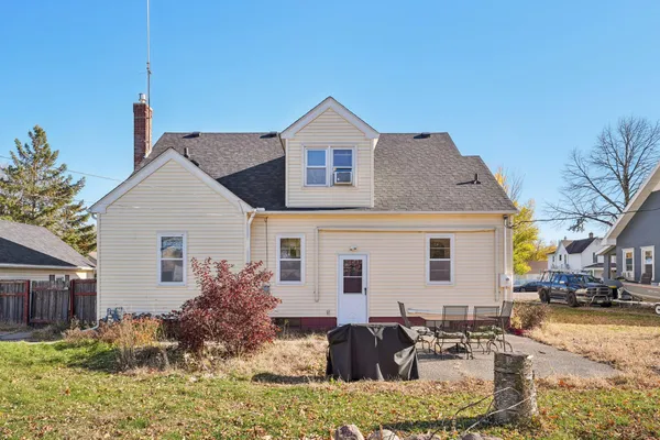 $329,900 | 240 South Meridian Street, Belle Plaine, MN 56011