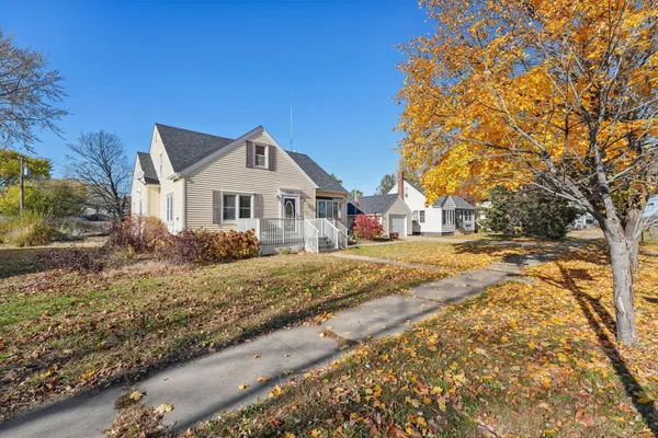 $329,900 | 240 South Meridian Street, Belle Plaine, MN 56011