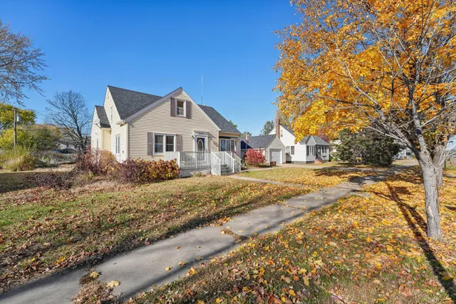 $341,900 | 240 South Meridian Street, Belle Plaine, MN 56011