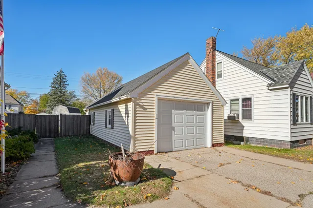 $341,900 | 240 South Meridian Street, Belle Plaine, MN 56011