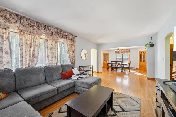 $329,900 | 240 South Meridian Street, Belle Plaine, MN 56011