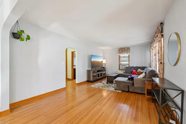 $329,900 | 240 South Meridian Street, Belle Plaine, MN 56011