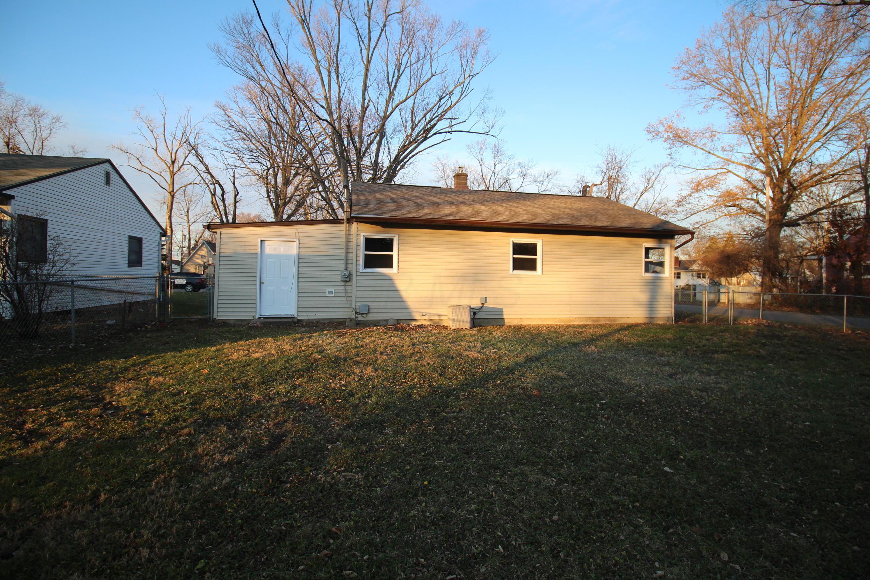 1671 Ferris Road Columbus, OH 43224 - Photo 4 of 21 Gallery Image 4