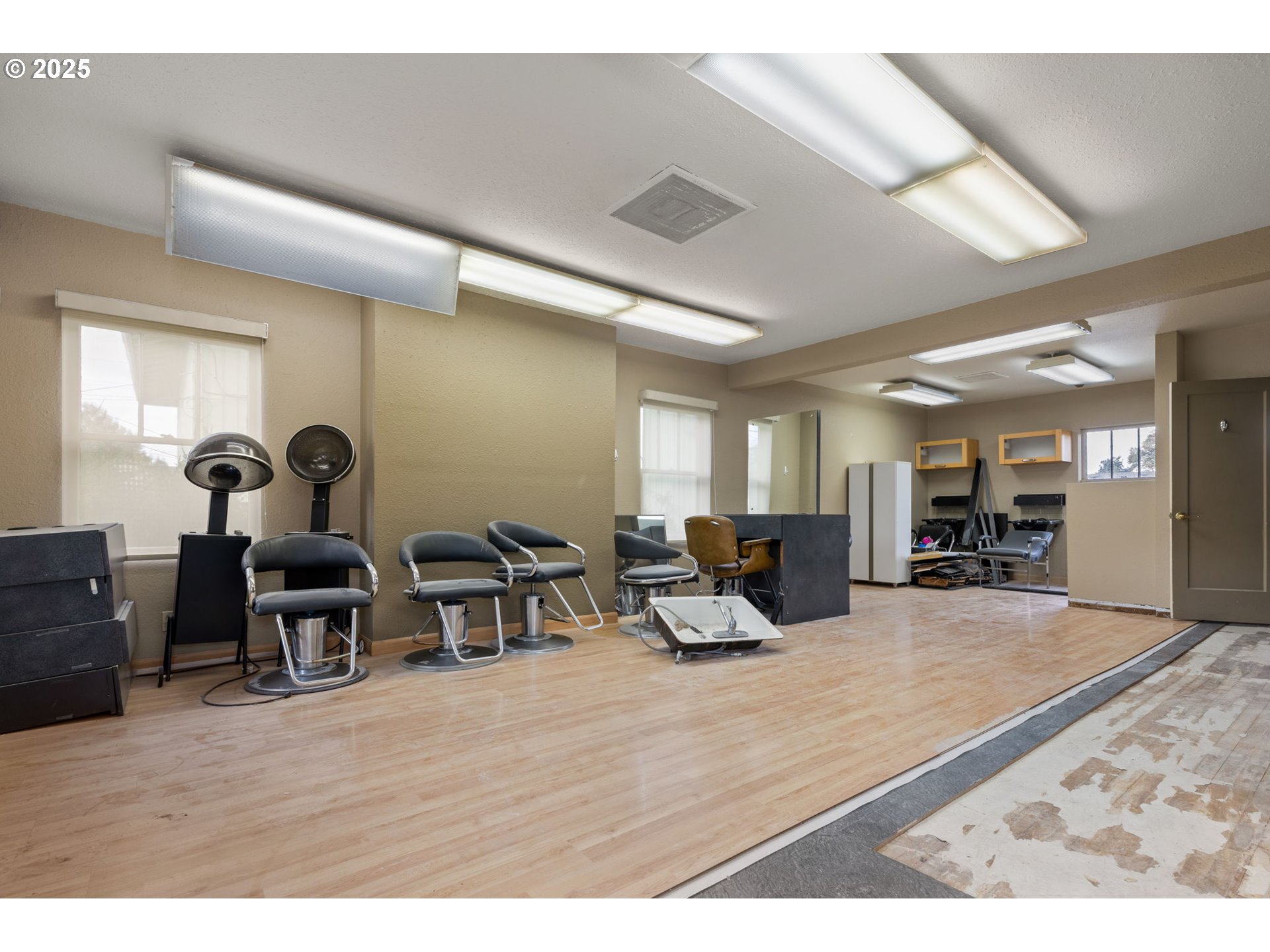 6055 East Burnside Street Portland, OR 97213 - Photo 14 of 32 a living room with furniture flat screen tv and fireplace