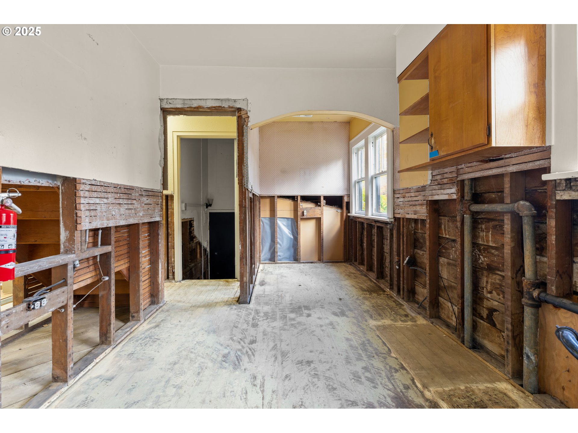 6055 East Burnside Street Portland, OR 97213 - Photo 22 of 32 a view interior of the house