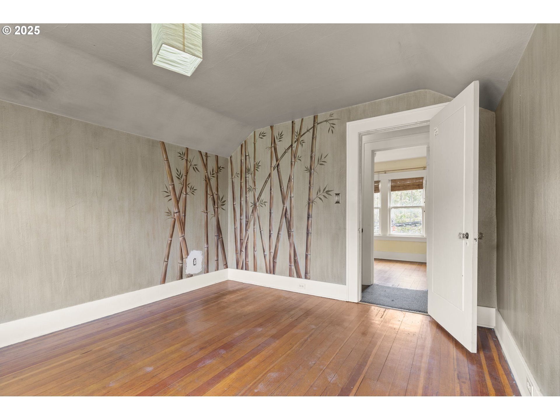 6055 East Burnside Street Portland, OR 97213 - Photo 25 of 32 a view of an empty room with wooden floor