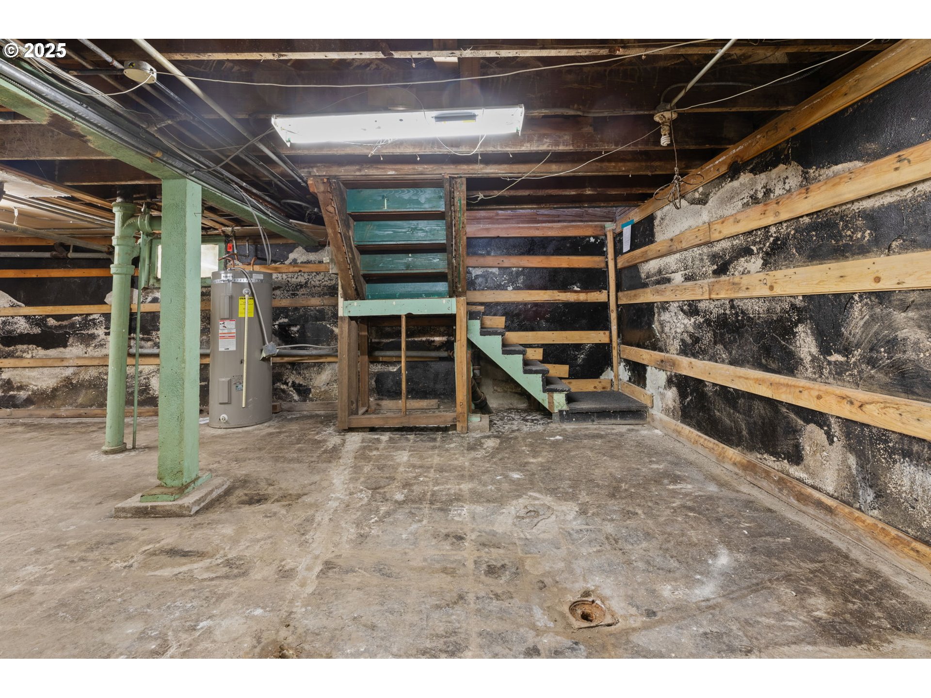 6055 East Burnside Street Portland, OR 97213 - Photo 30 of 32 a view of an empty room with wooden shelves