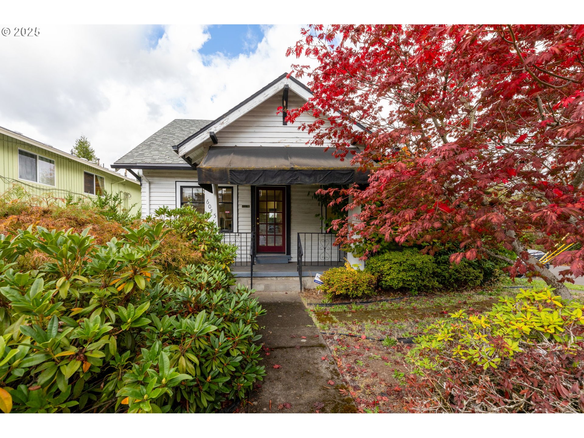 6055 East Burnside Street Portland, OR 97213 - Photo 9 of 32 a front view of a house with garden