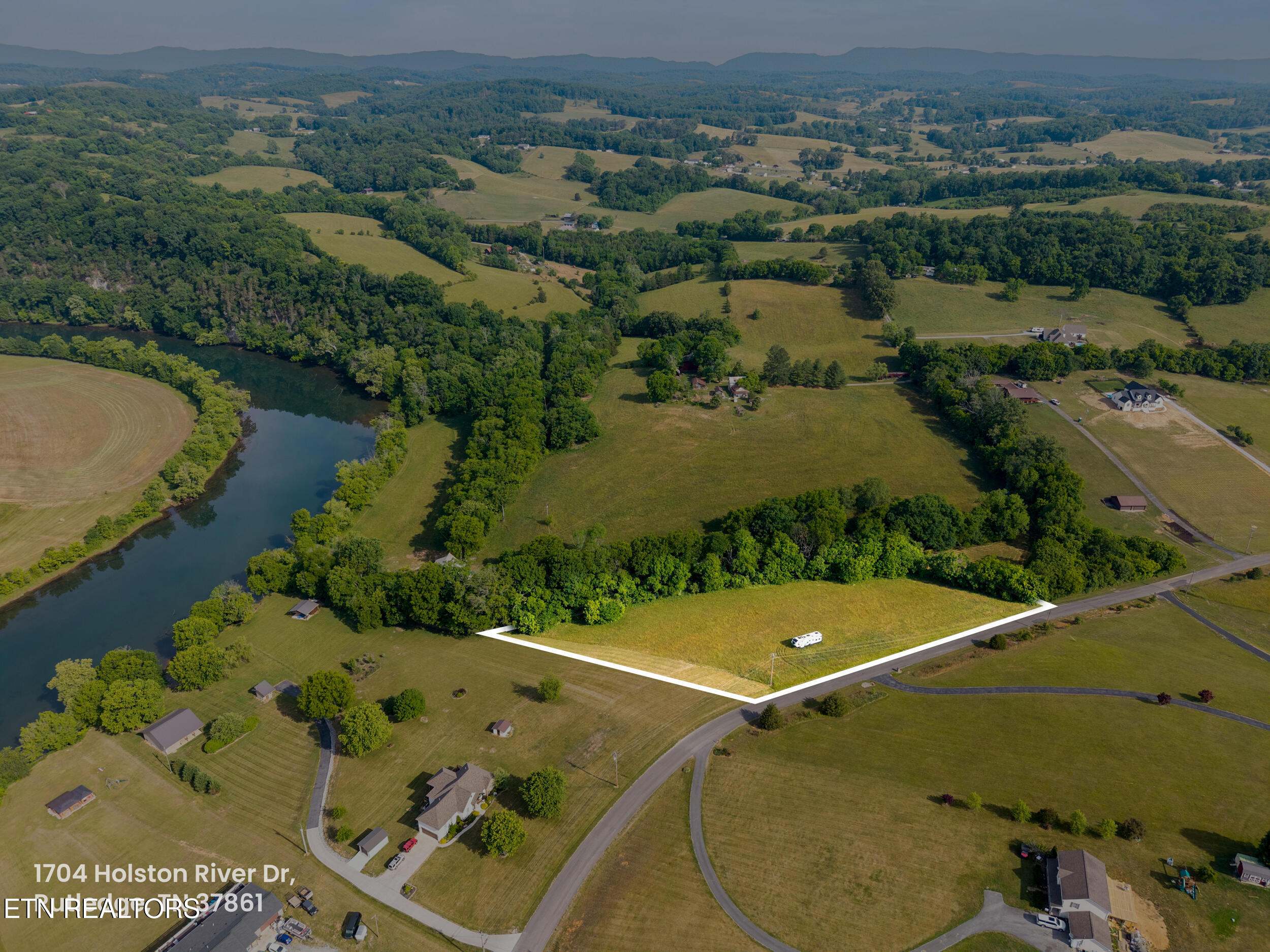 1740 Holston River Drive Rutledge, TN 37861 - Photo 3 of 19 1704_holston_river_dr_0002 - property li
