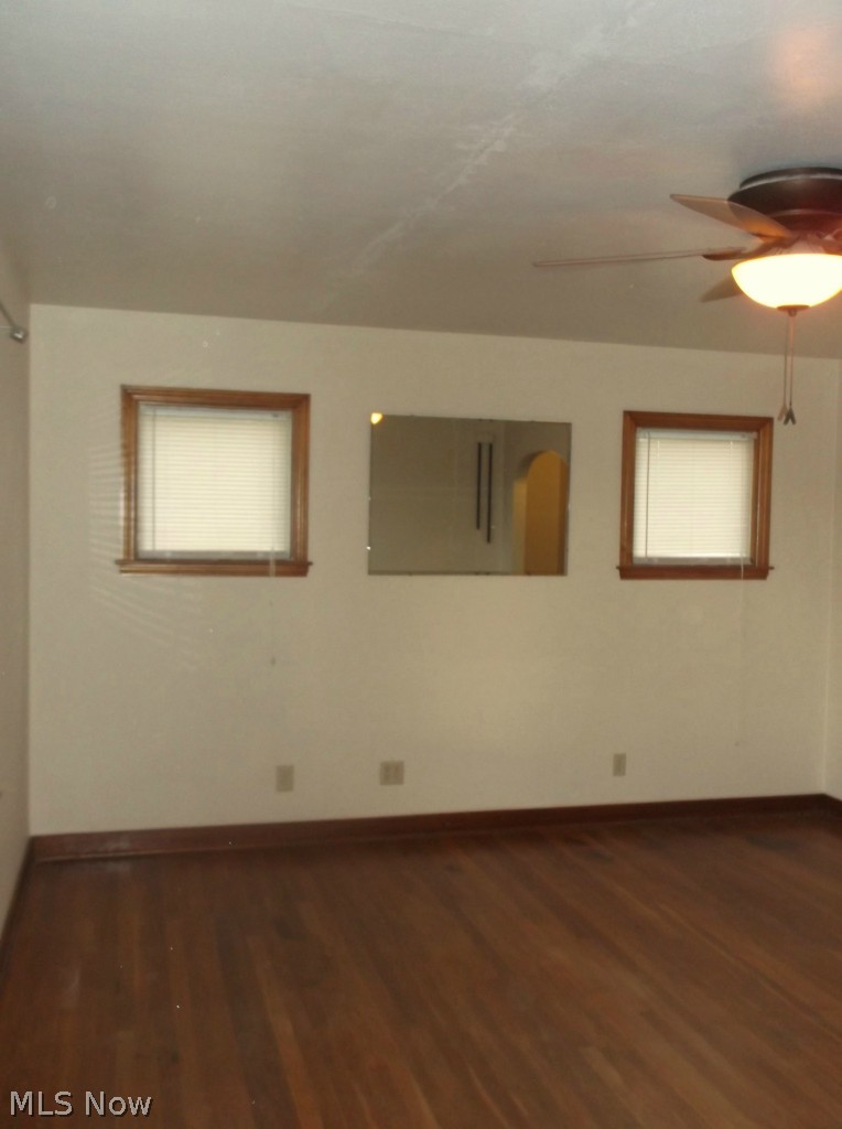 44175 Albrecht Road Elyria, OH 44035 - Photo 7 of 16 Living room is also quite deep and pefect for entertaining.