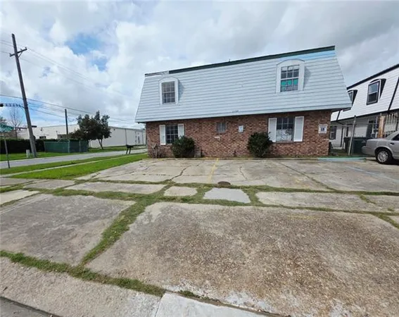 $1,200 | 1132 Crape Myrtle Lane, Harvey, LA 70058