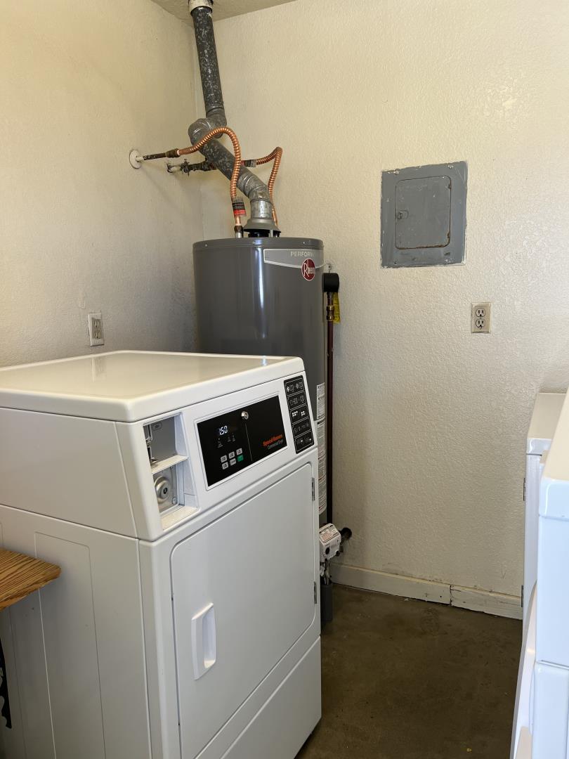 101 Smith Street Salinas, CA 93905 - Photo 13 of 26 a utility room with dryer and washer